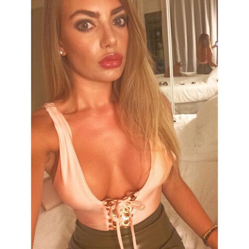 Megan Barton Hanson Nude Leaked Onlyfans Photo