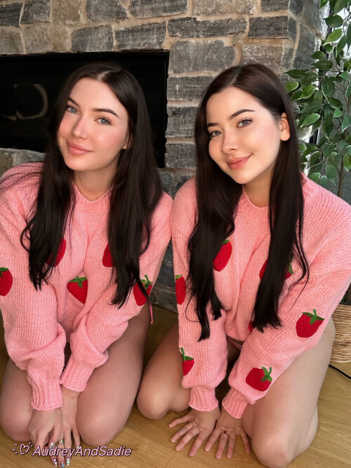 Audrey & Sadie Nude Leaked Onlyfans Photo Audrey & Sadie Nude Leaked Onlyfans Photo