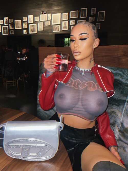100001240237585ba071a80d64.jpg