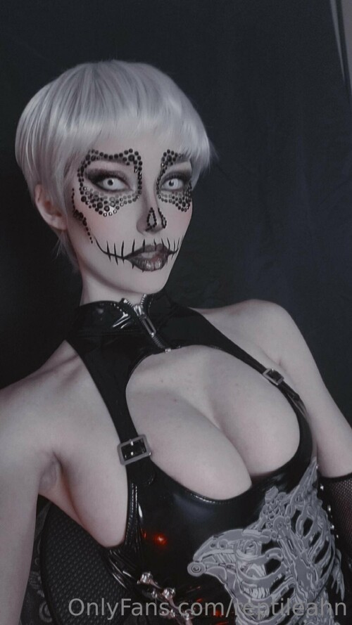 Leah Daberry | ChameLeahn | Daberrybestcosplay | ReptiLeahn Nude Leaked Onlyfans Photo