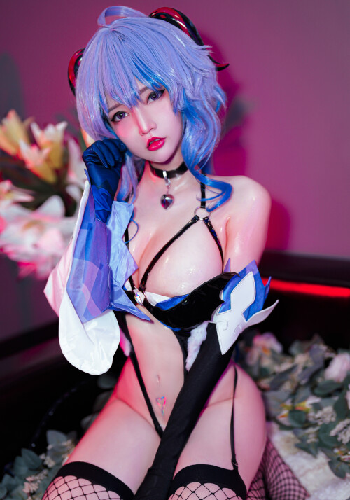 10_Halloween2023_GanyuSuccubus_4a4eabf1bb85b0e2c.jpg