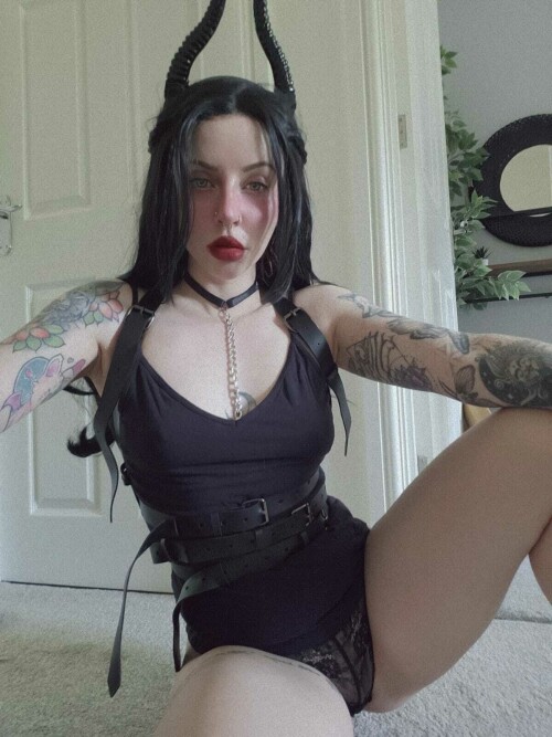 Rougue Suicide - Hircine - Pun Queen - hircinespaw Nude Leaked Onlyfans Photo Rougue Suicide - Hircine - Pun Queen - hircinespaw Nude Leaked Onlyfans Photo