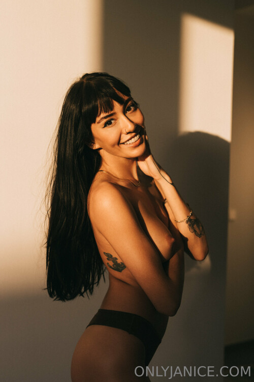 Janice Griffith Nude Leaked Onlyfans Photo