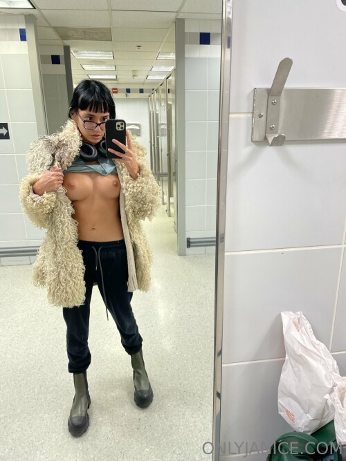 Janice Griffith Nude Leaked Onlyfans Photo
