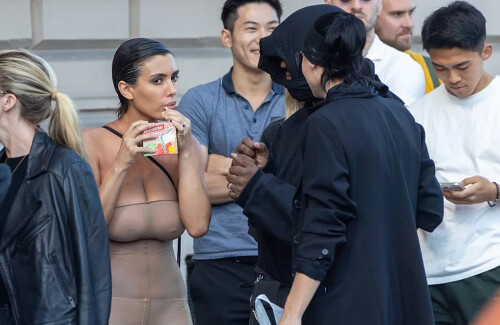 1694730624_356_EXCLUSIVE-Kanye-West-and-Bianca-Censori-chow-down-on-KEBABS3acdce13a5a41202.md.jpg