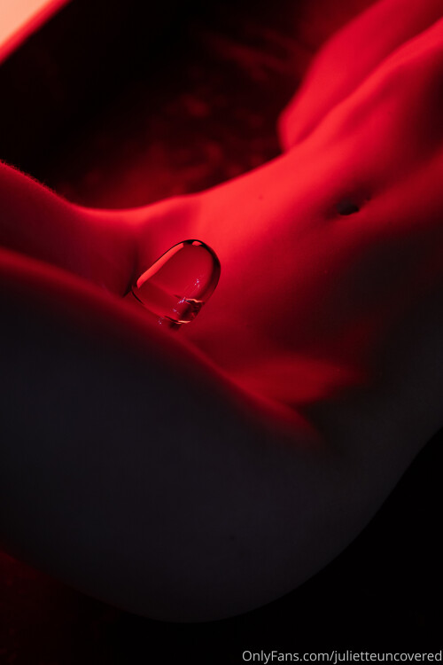 2020-10-31_A-little-red-light-and-glass-dildo-fun-thanks-to-_3840x5760_2c52b5ac5246ca967f8f9f986e855612.jpg