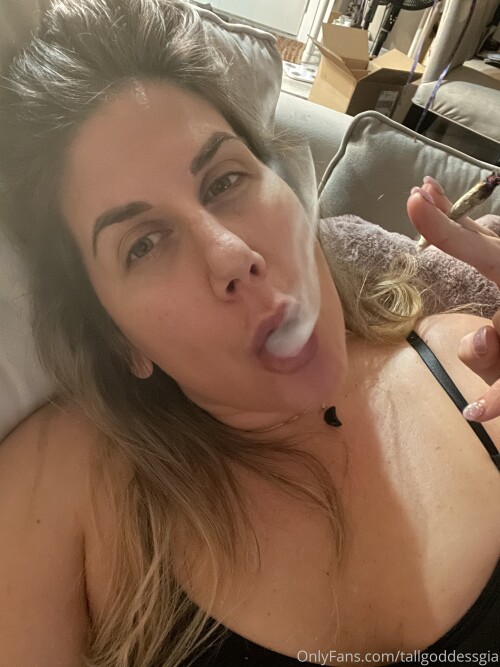 Tall Goddess Gia | Gia De Luca | tallgoddessgia Nude Leaked Onlyfans Photo
