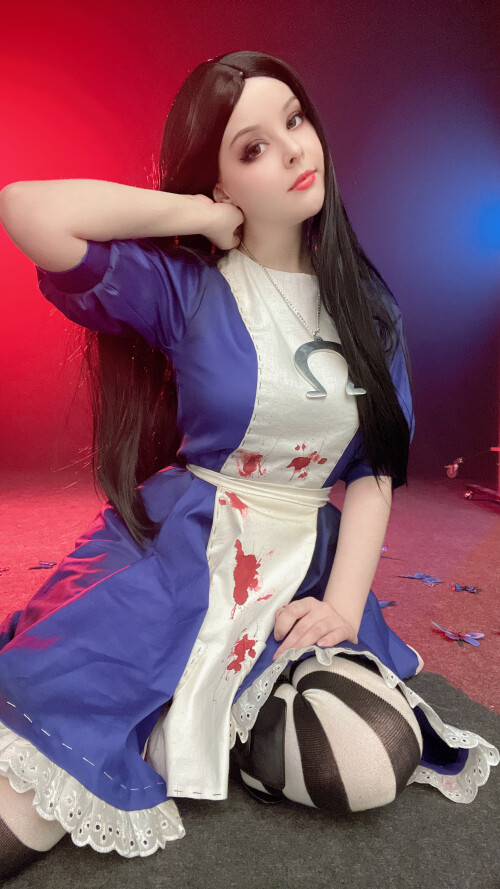 2022-10-Alice-Selfies-10ac9cd845bb96860b.jpg