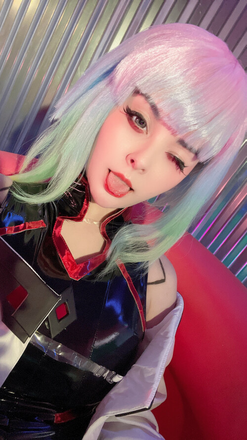 2022-10-Lucy-Edgerunners-Selfies-204a7ecdca5b8aa4e7.jpg
