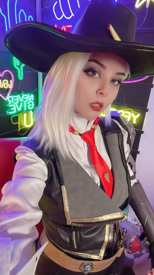 2022-11-Ashe-Selfie-78fea638293dabcb5.jpg