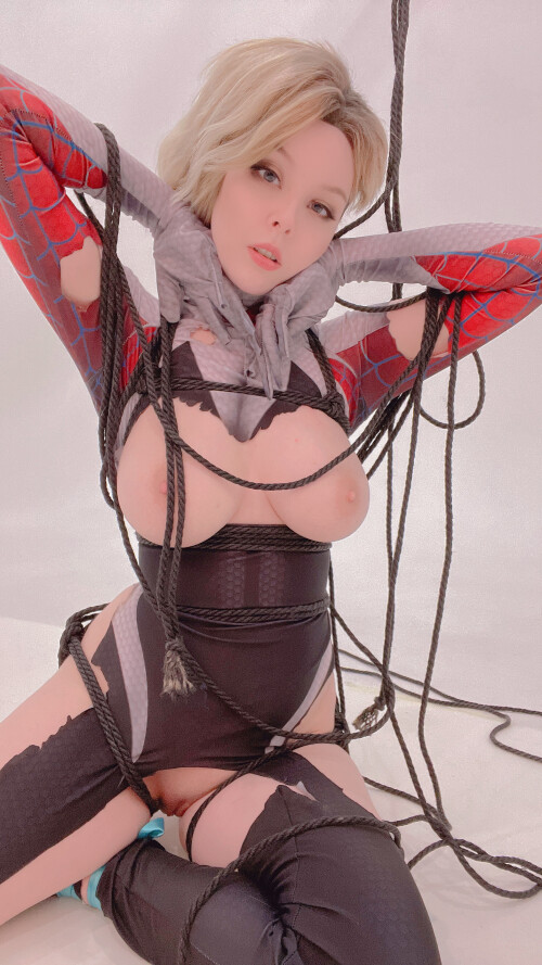 2022-11-Spider-Gwen-selfie-29545c8e3a063dd8bd.jpg