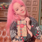 2022-12-christmas-helly-Selfie-1e2861ec09d0c7b48