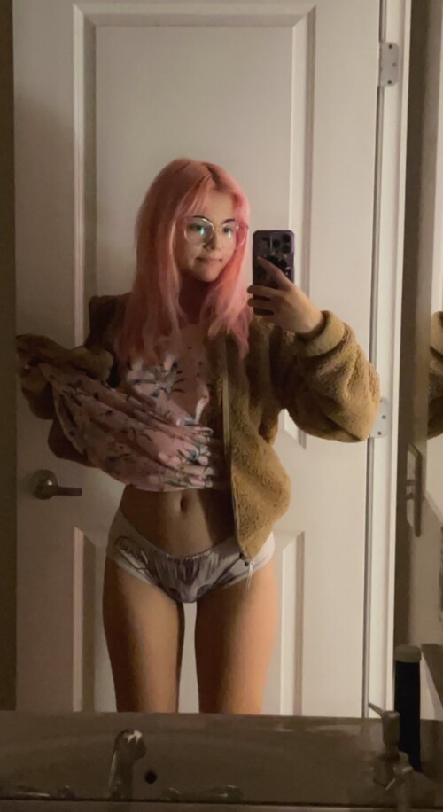luvcoregf | Fulltime Crybaby Nude Leaked Onlyfans Photo