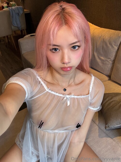 Vyvan Le Nude Leaked Onlyfans Photo