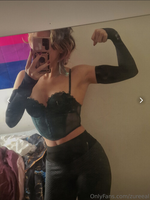 Zureeal Nude Leaked Onlyfans Photo