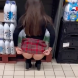 Sexymini-_-Exhib-au-supermarche-et-une-bonne-grosse-pipe-en-rentrant0beda8c9d1b79474.png