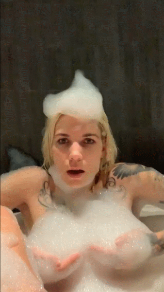 Skylar-Grey-Naked-Bubbles4b47ff40f25da92f.gif