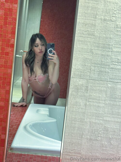 MewSlut Nude Leaked Onlyfans Photo