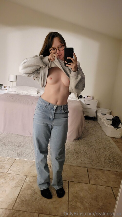 Mira_xo / RealMira_xo Nude Leaked Onlyfans Photo