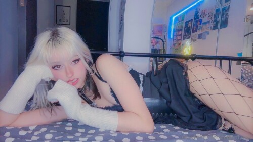 fvckzoe | sleepy_mochi Nude Leaked Onlyfans Photo fvckzoe | sleepy_mochi Nude Leaked Onlyfans Photo