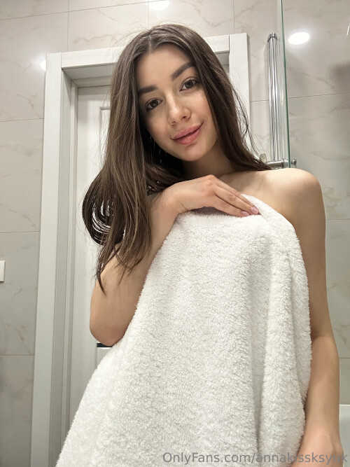 PETITE DOLL aka annakissksyuk Nude Leaked Onlyfans Photo PETITE DOLL aka annakissksyuk Nude Leaked Onlyfans Photo
