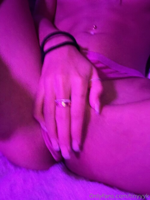 tinyyyk (aka kaylakipp) Nude Leaked Onlyfans Photo tinyyyk (aka kaylakipp) Nude Leaked Onlyfans Photo