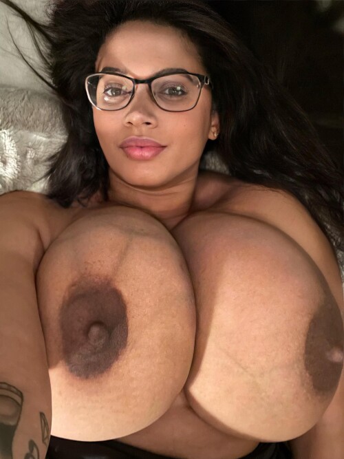 24_who_doesnt_like_huge_boobs_and_glasses.md.jpg