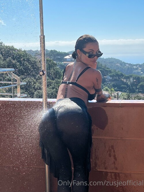 Zusje Nude Leaked Onlyfans Photo Zusje Nude Leaked Onlyfans Photo