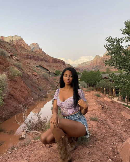 Camille Hyde Photo 3