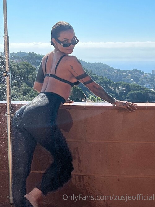 Zusje Nude Leaked Onlyfans Photo Zusje Nude Leaked Onlyfans Photo