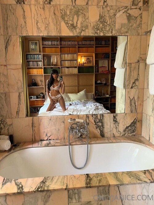 Janice Griffith Nude Leaked Onlyfans Photo