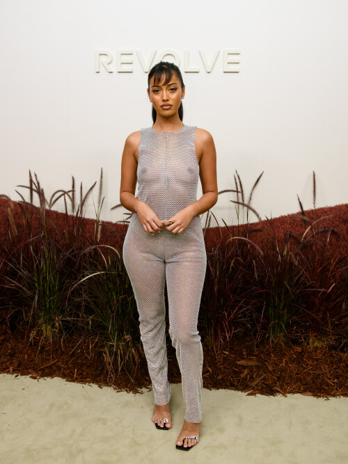 305649675_cindykimberlyrevolvegallerynyfw10.md.jpg