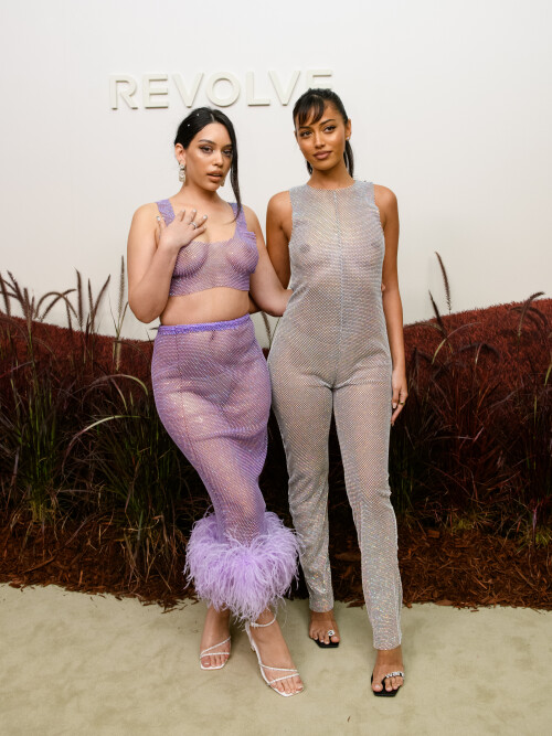 305649761_cindykimberlyrevolvegallerynyfw12.md.jpg