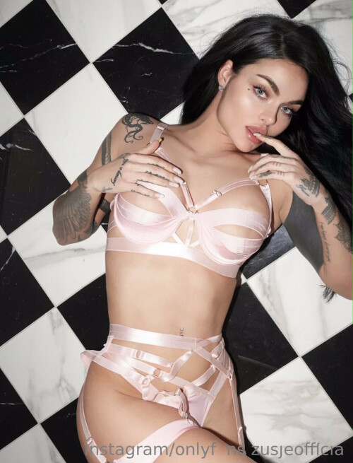 Zusje Nude Leaked Onlyfans Photo Zusje Nude Leaked Onlyfans Photo