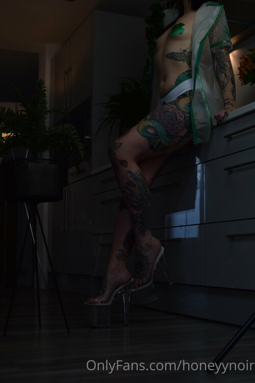 Honeyy Noir | honeyynoir | samssoaked Nude Leaked Onlyfans Photo Honeyy Noir | honeyynoir | samssoaked Nude Leaked Onlyfans Photo