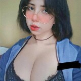 model profile picture