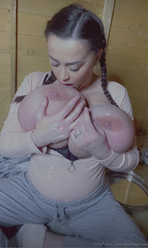 Leanne Crow / LeanneCrow Nude Leaked Onlyfans Photo