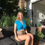 model profile picture