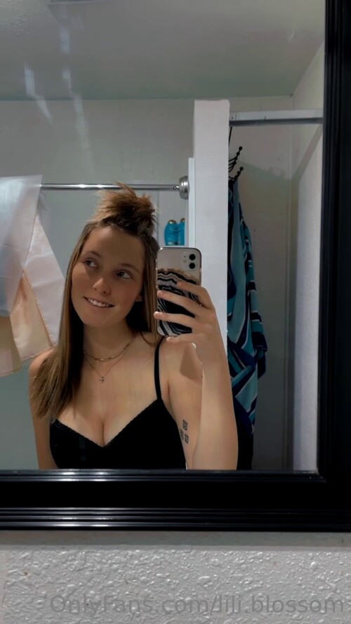 Lili.blossom / Lilly_Blossom Nude Leaked Onlyfans Photo Lili.blossom / Lilly_Blossom Nude Leaked Onlyfans Photo