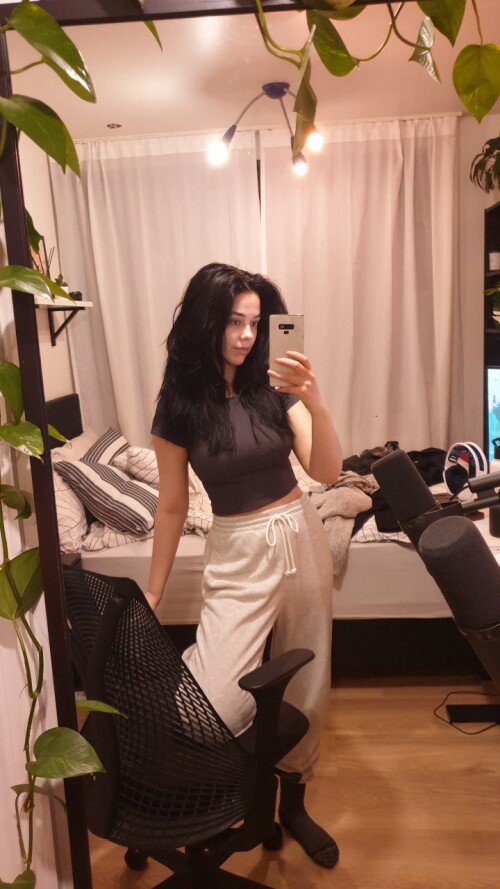 65914571_More-selfies-d_a__07-tcLmEBWU238749652032af57.md.jpg