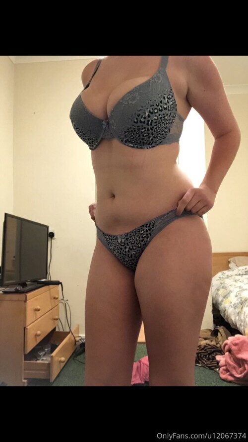 DinosaurQueen/EvieRose99 Nude Leaked Onlyfans Photo
