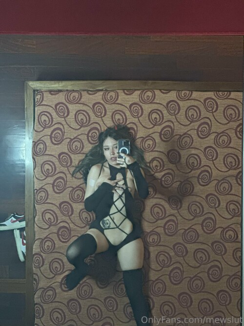 MewSlut Nude Leaked Onlyfans Photo