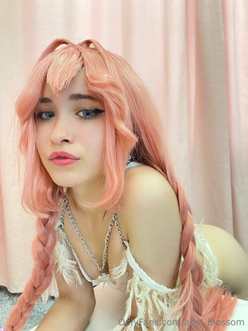 adel_blossom / blossom_vip / mia_muah Nude Leaked Onlyfans Photo