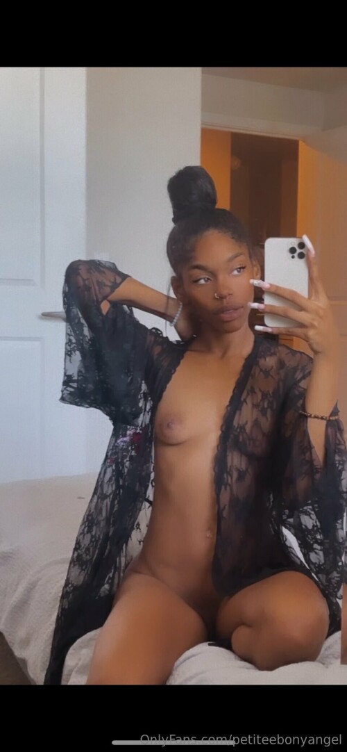 petiteebonyangel Nude Leaked Onlyfans Photo