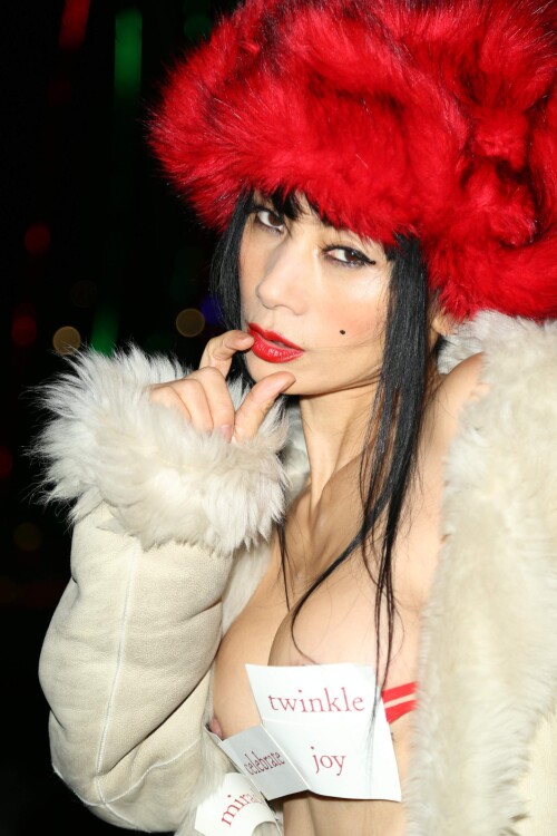 Bai-Ling-hhl0iq8hwv59.jpg