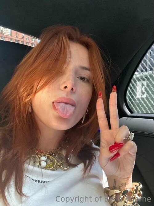 Bella-Thorne321fc643324808259f2.md.jpg