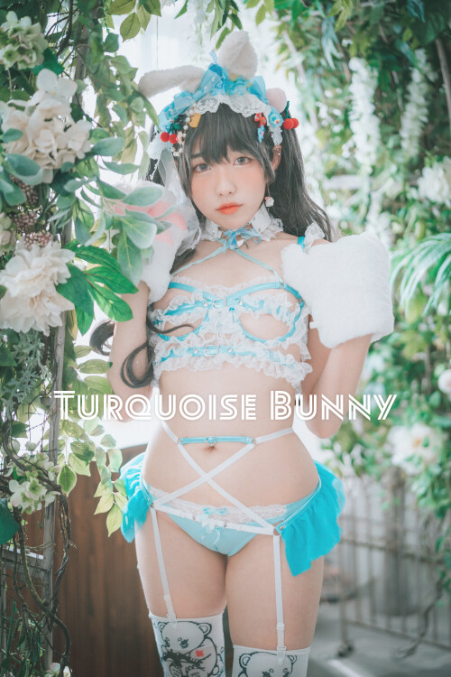 DJAWA-Photo---Sonson----Turquoise_Bunny-cover.md.jpg