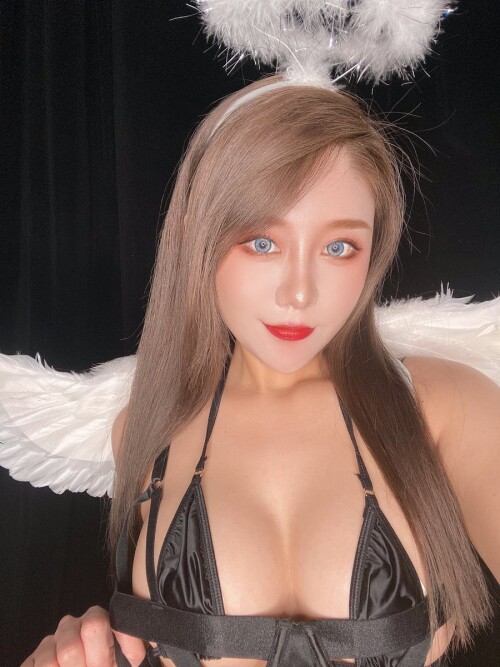 Uying / Yui ASMR Nude Leaked Onlyfans Photo Uying / Yui ASMR Nude Leaked Onlyfans Photo