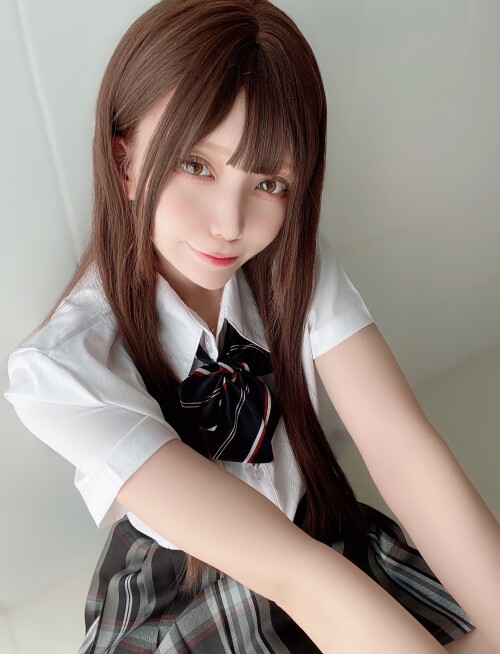 FbAA3CdagAIMY1L.md.jpg