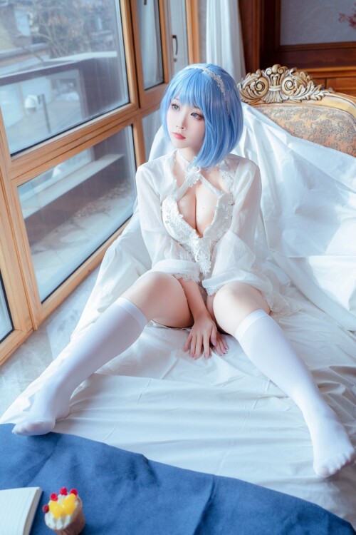 FudYbNqakAAvj0y5ede3a77dba1b702.md.jpg